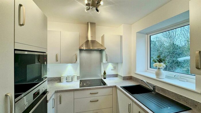 1 Bedroom Apartment For Sale In Lionheart Court, Sewardstone Road, Waltham Abbey, EN9