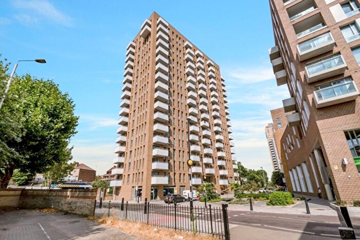 3 Bedroom Flat To Rent In Hannaford Walk, Bow, London, E3