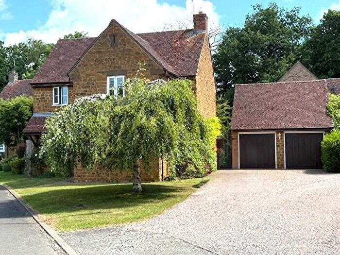 4 Bedroom Detached House For Sale In Ironstone Hollow, Hook Norton, OX15