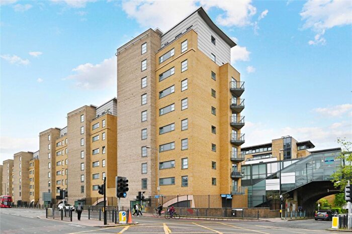 2 Bedroom Flat For Sale In Commercial Road, London, E14