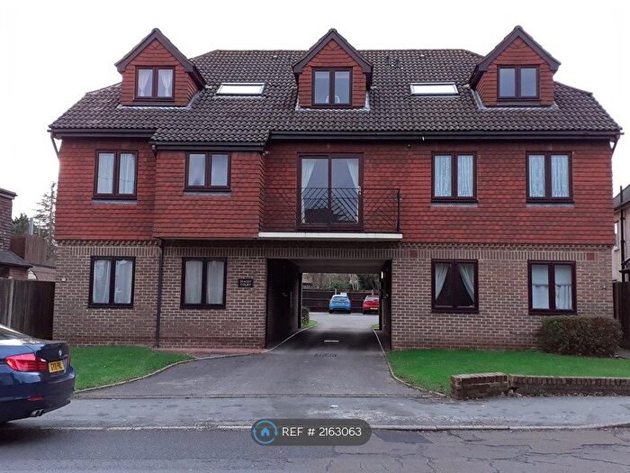1 Bedroom Flat To Rent In Stacey Court, Merstham, Redhill, RH1
