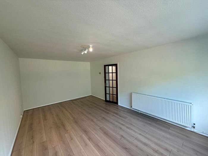 2 Bedroom Apartment To Rent In Finchley Park, London, N12