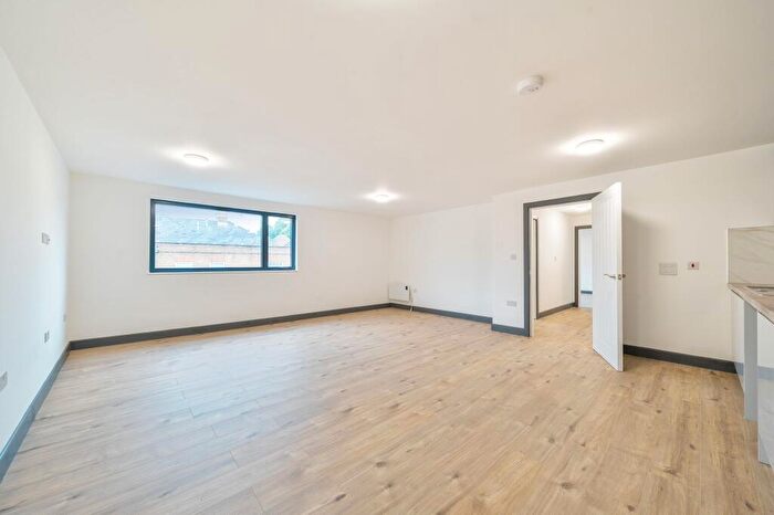 1 Bedroom Flat To Rent In High Street, Rochester, Kent., ME1