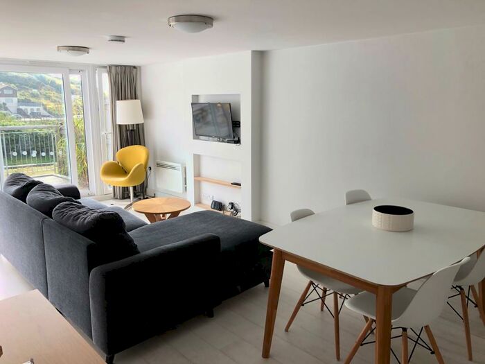 2 Bedroom Chalet To Rent In Millendreath, PL13