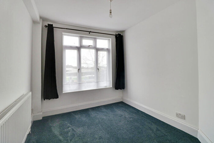 2 Bedroom Flat To Rent In London Road, Leigh-on-sea, SS9
