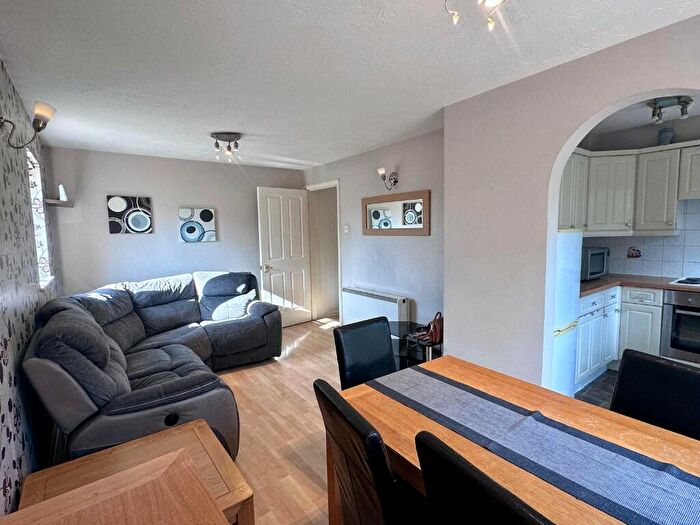 2 Bedroom Flat To Rent In Brimfield Road, RM19