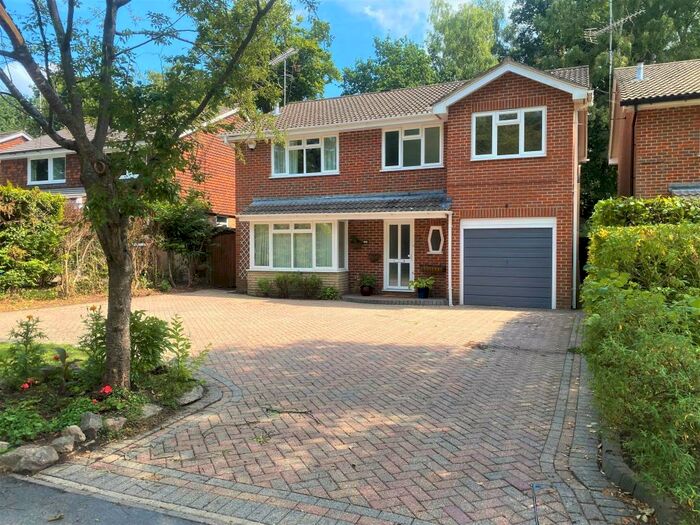 5 Bedroom Detached House To Rent In Windlesham, GU20