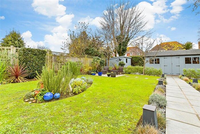 5 Bedroom Chalet For Sale In St. Nicholas Road, Littlestone, New Romney, Kent, TN28