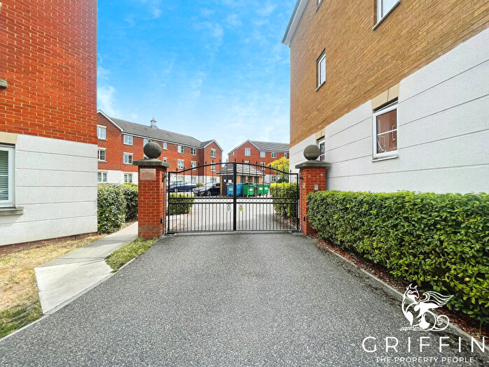 2 Bedroom Flat To Rent In Sachfield Drive, Chafford Hundred, Grays, RM16