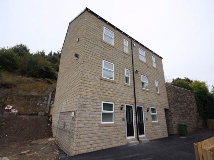 4 Bedroom Semi Detached House To Rent In Mount Zion Road, Moldgreen, Huddersfield, HD5