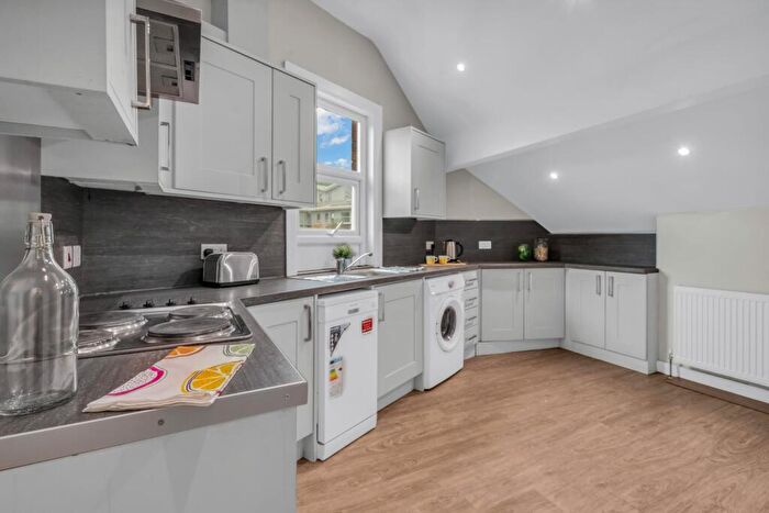 5 Bedroom House To Rent In Cardigan Road, Leeds, LS6