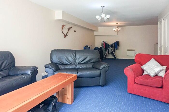 4 Bedroom Apartment To Rent In Abbots Mews, Leeds, West Yorkshire, LS4