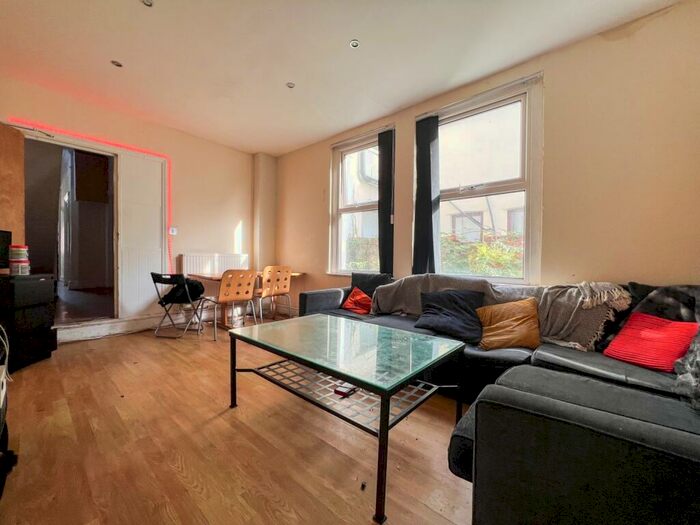 7 Bedroom Terraced House To Rent In Pen-Y-Wain Road, Roath, CF24