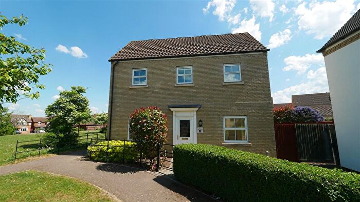 3 Bedroom Semi-Detached House To Rent In The Glades, Hinchingbrooke Park, PE29