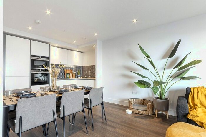 2 Bedroom Flat To Rent In Uncle Southall, Merrick Road, Southall, UB2