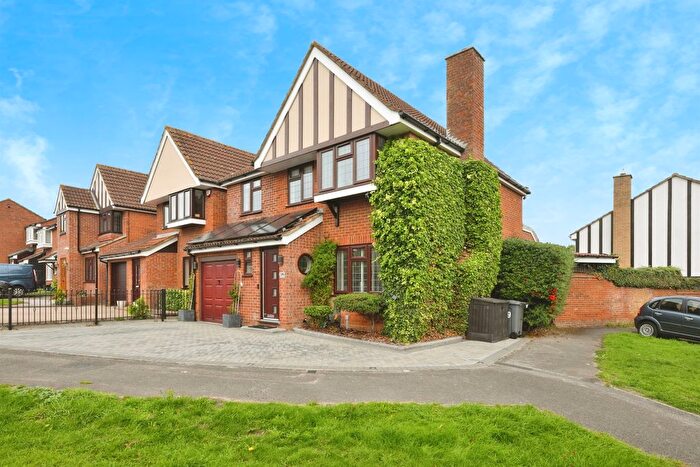 4 Bedroom Detached House For Sale In Hornbeam Way, Waltham Cross, EN7