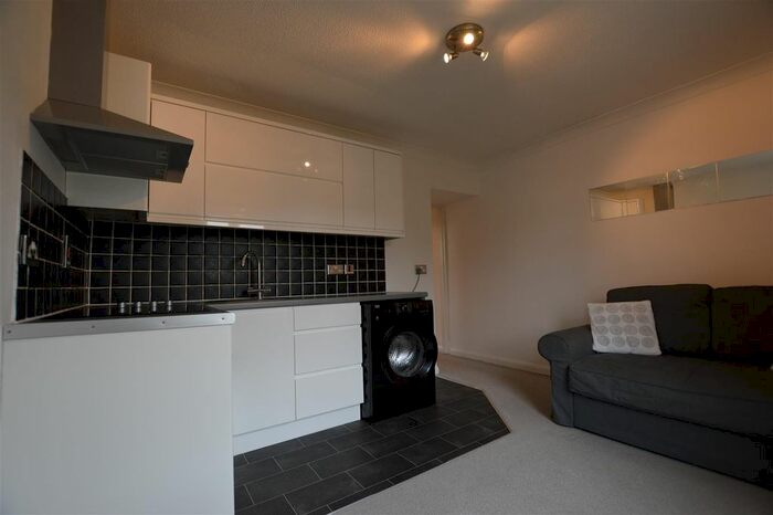 1 Bedroom Flat To Rent In New Road, Croxley Green, Rickmansworth, WD3
