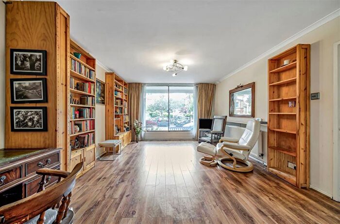 2 Bedroom Flat To Rent In Eton Avenue, Belsize Park, NW3
