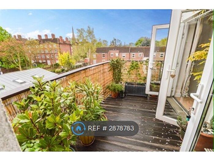 2 Bedroom Flat To Rent In Yew Tree Court, London, N16