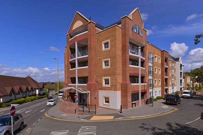 2 Bedroom Flat To Rent In Flambard Way, Godalming, GU7