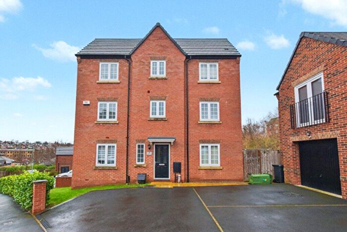 4 Bedroom Semi-Detached House For Sale In Honeybourne Road, Leeds, LS12