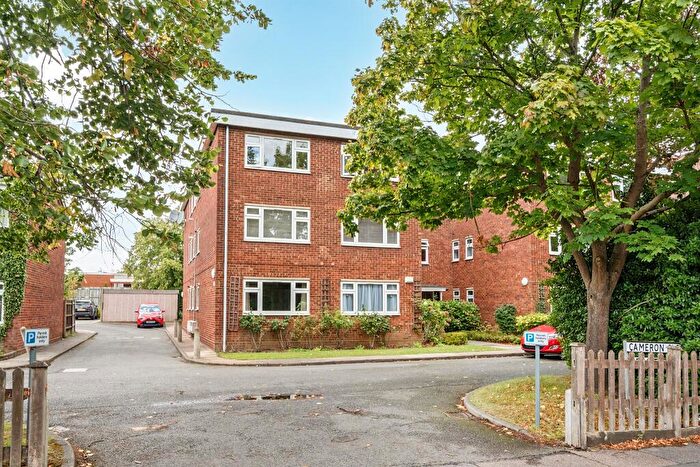 1 Bedroom Flat For Sale In Cameron Close, London, N20