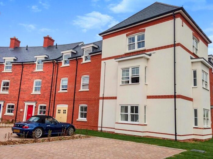 2 Bedroom Flat To Rent In Pottle Walk, Wimborne, Dorset, BH21