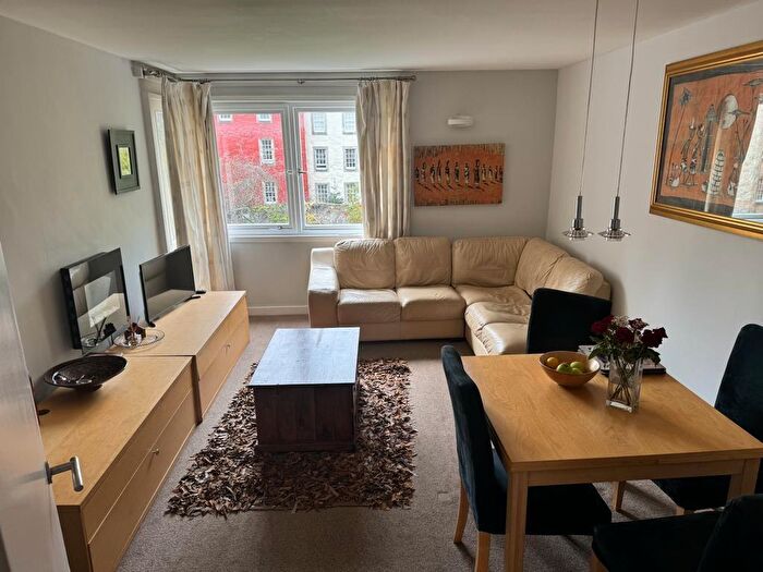 2 Bedroom Flat To Rent In , Chessel's Court, Edinburgh, EH8