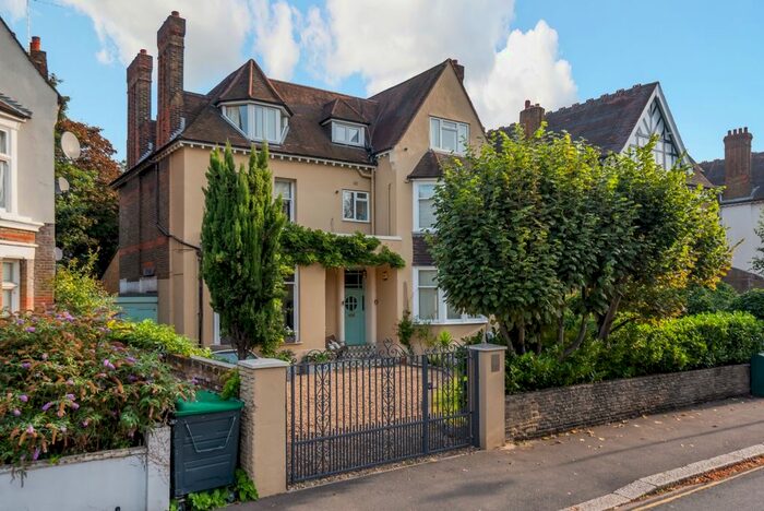 3 Bedroom Flat To Rent In North Common Road, London, W5