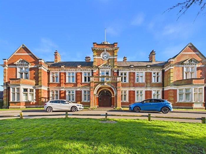 3 Bedroom Flat For Sale In Upper Lodge Way, Netherne On The Hill, CR5