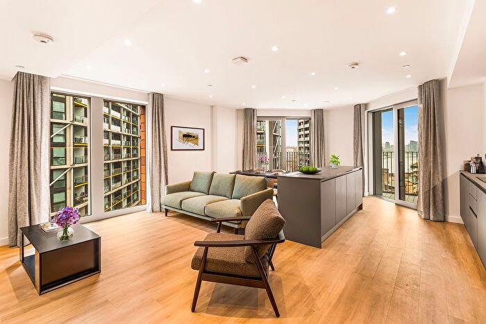 3 Bedroom Flat To Rent In Nine Elms Lane, London, SW11