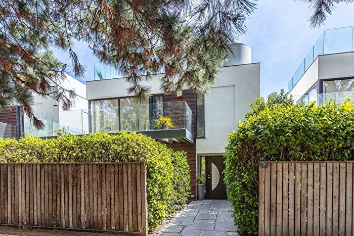 3 Bedroom Detached House For Sale In Riverbank, Wick Lane, Wick, BH6