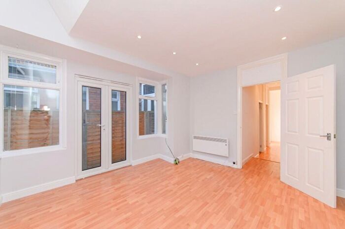 2 Bedroom Flat For Sale In Dollis Road, Finchley, N3
