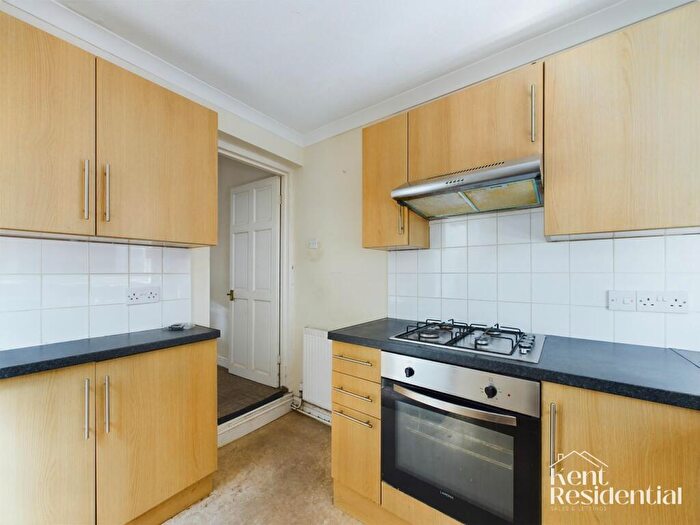 2 Bedroom Detached House For Sale In Gordon Road, Rochester, ME2