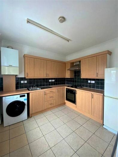 2 Bedroom Flat To Rent In Windsor Road, Ealing, W5