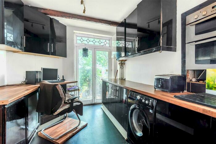 2 Bedroom Apartment For Sale In Stonegate Court, Buck Lane, Kingsbury, NW9