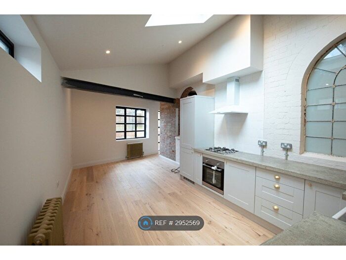 2 Bedroom Flat To Rent In Silverdale Lane, Tunbridge Wells, TN4