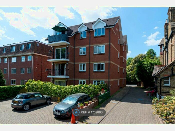 2 Bedroom Flat To Rent In Gordon Court, London, SW20
