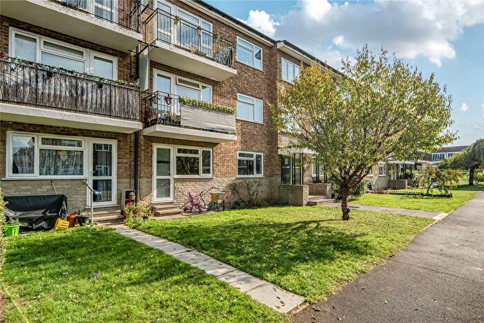 2 Bedroom Flat For Sale In Surbiton, KT6