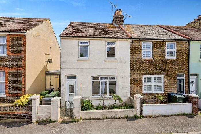 3 Bedroom House To Rent In Fairlight Road, Eastbourne, BN22