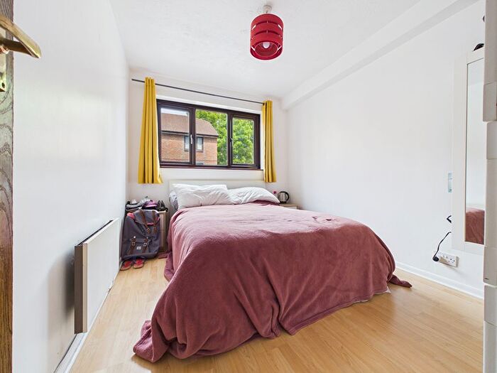 2 Bedroom Flat For Sale In Tyndal Court, Transom Square, Isle Of Dogs, London, E14