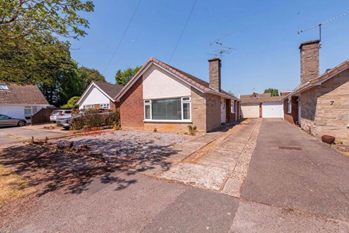 3 Bedroom Bungalow For Sale In Arundel Close, Maidenhead, SL6