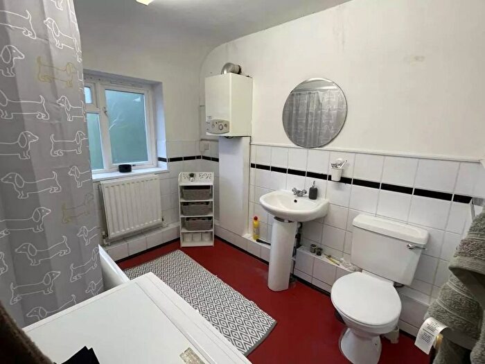 2 Bedroom Flat To Rent In Beverley Gardens, Wembley, HA9
