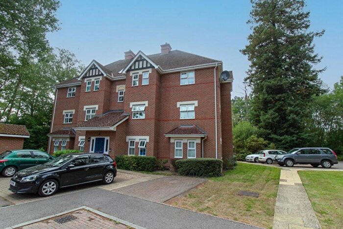 2 Bedroom Apartment For Sale In Kintbury Close, Fleet, GU51