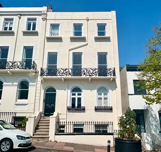 1 Bedroom Apartment To Rent In Roundhill Crescent, Brighton, BN2