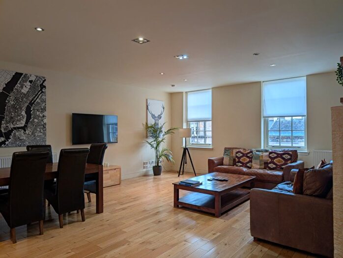 2 Bedroom Flat To Rent In Brunswick Street, Edinburgh, Midlothian, EH7