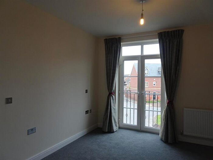 2 Bedroom Flat To Rent In Abbotsbury Court Rumbush Lane Dickens Heath, B90