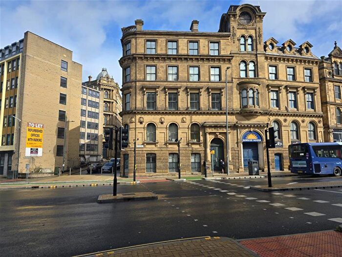 2 Bedroom Flat For Sale In Leeds Road, Bradford, BD1