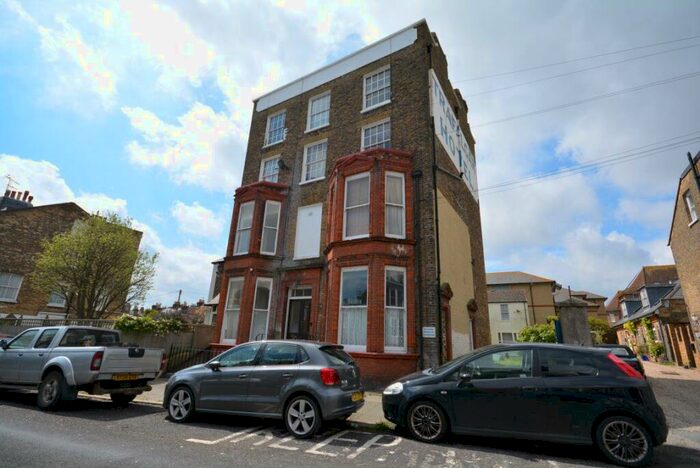 1 Bedroom Flat To Rent In Royal Road, Ramsgate, CT11