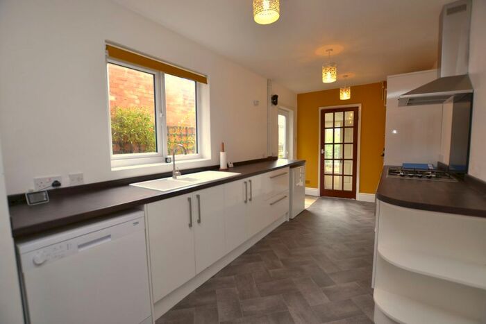 3 Bedroom Semi-Detached House To Rent In Comer Road, Worcester, WR2